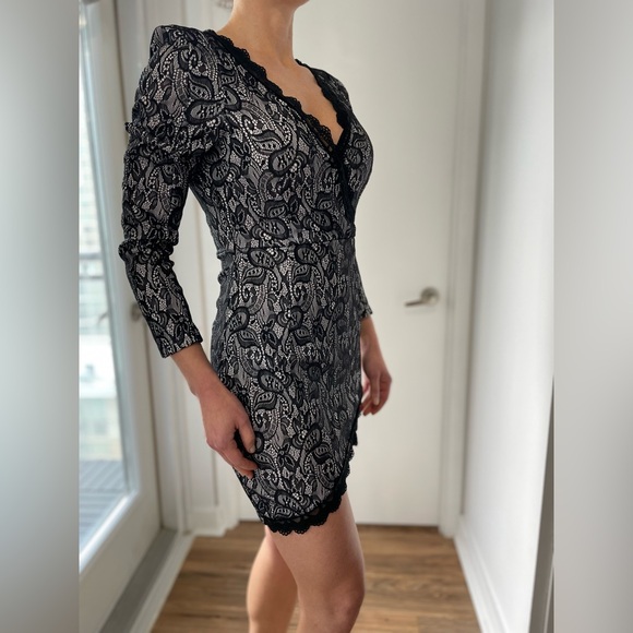 Gamiss lace dress with shoulder detail size medium - Picture 2 of 5